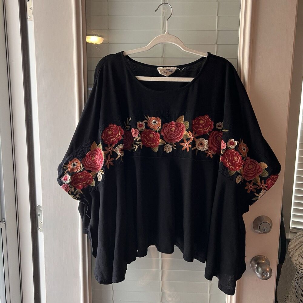 Savannah Jane Women’s Top 1X / 2X Embroidered Cropped Oversized - Picture 2 of 6